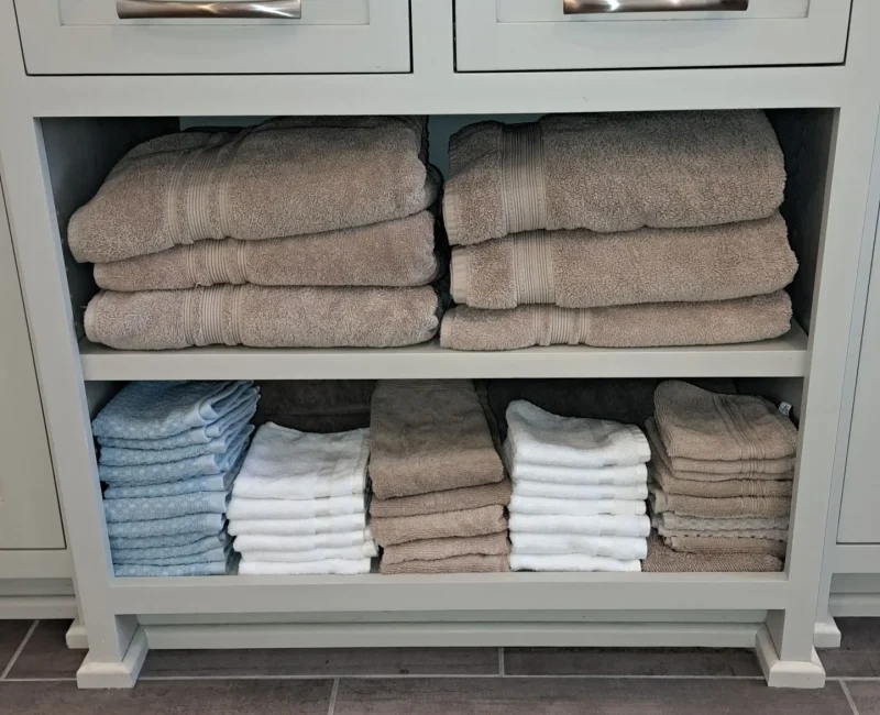 Airbnb turnover cleaning – bathroom scrub and detail finish